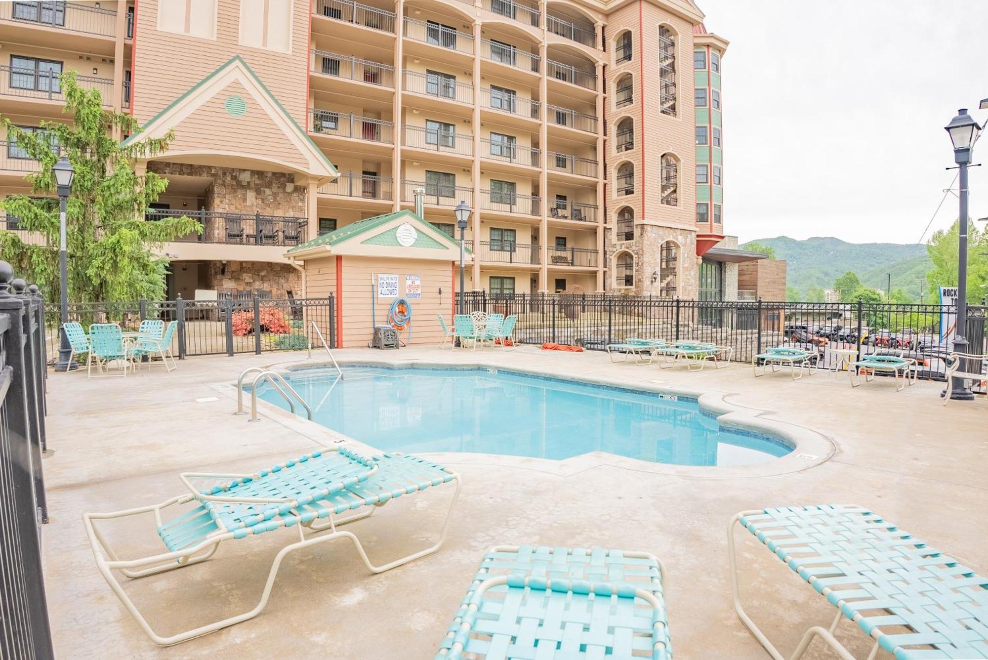 Luxurious Condo, Pool, Fireplace, Hiking 개틀린버그 외부 사진