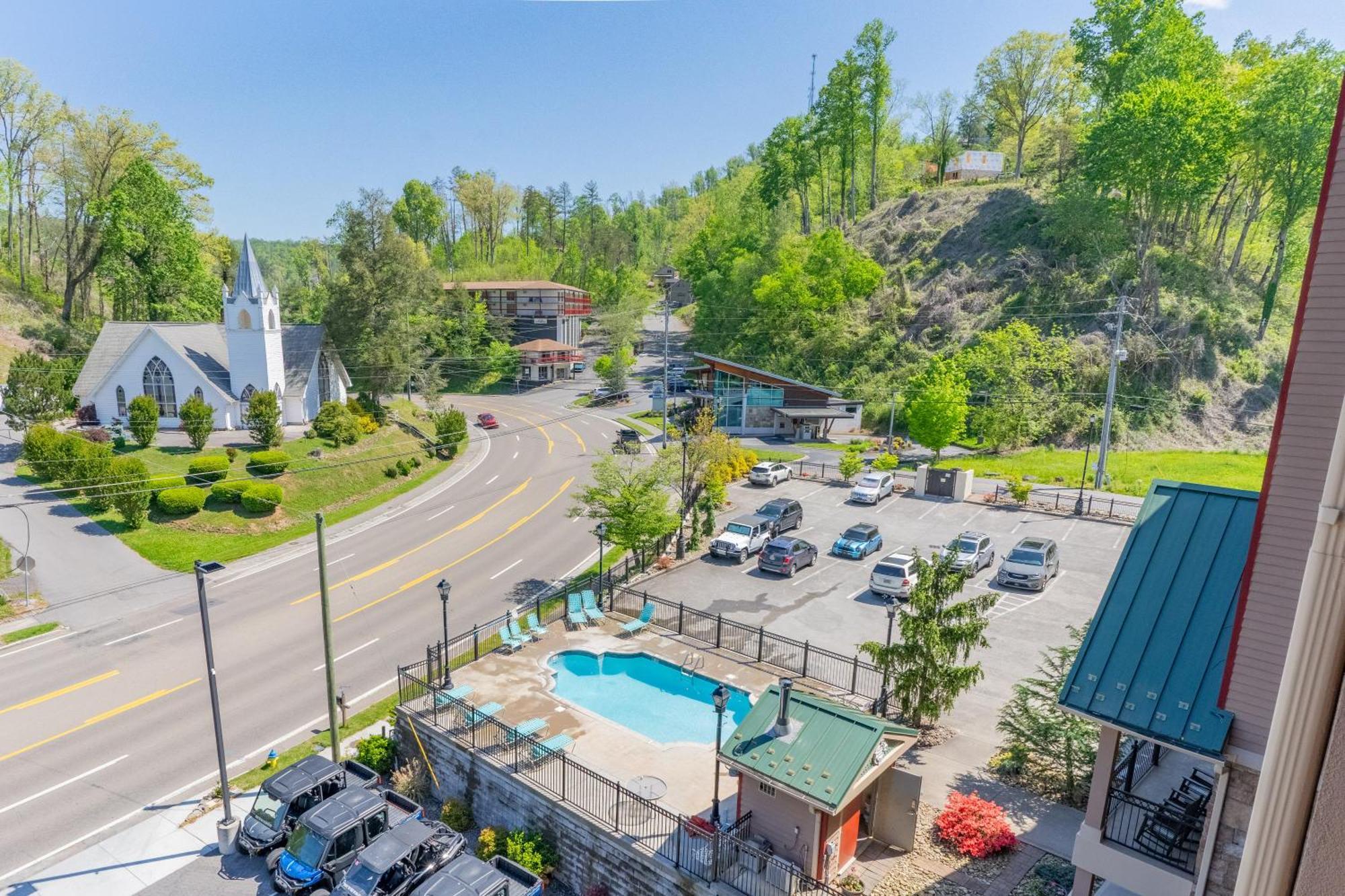 Luxurious Condo, Pool, Fireplace, Hiking 개틀린버그 외부 사진
