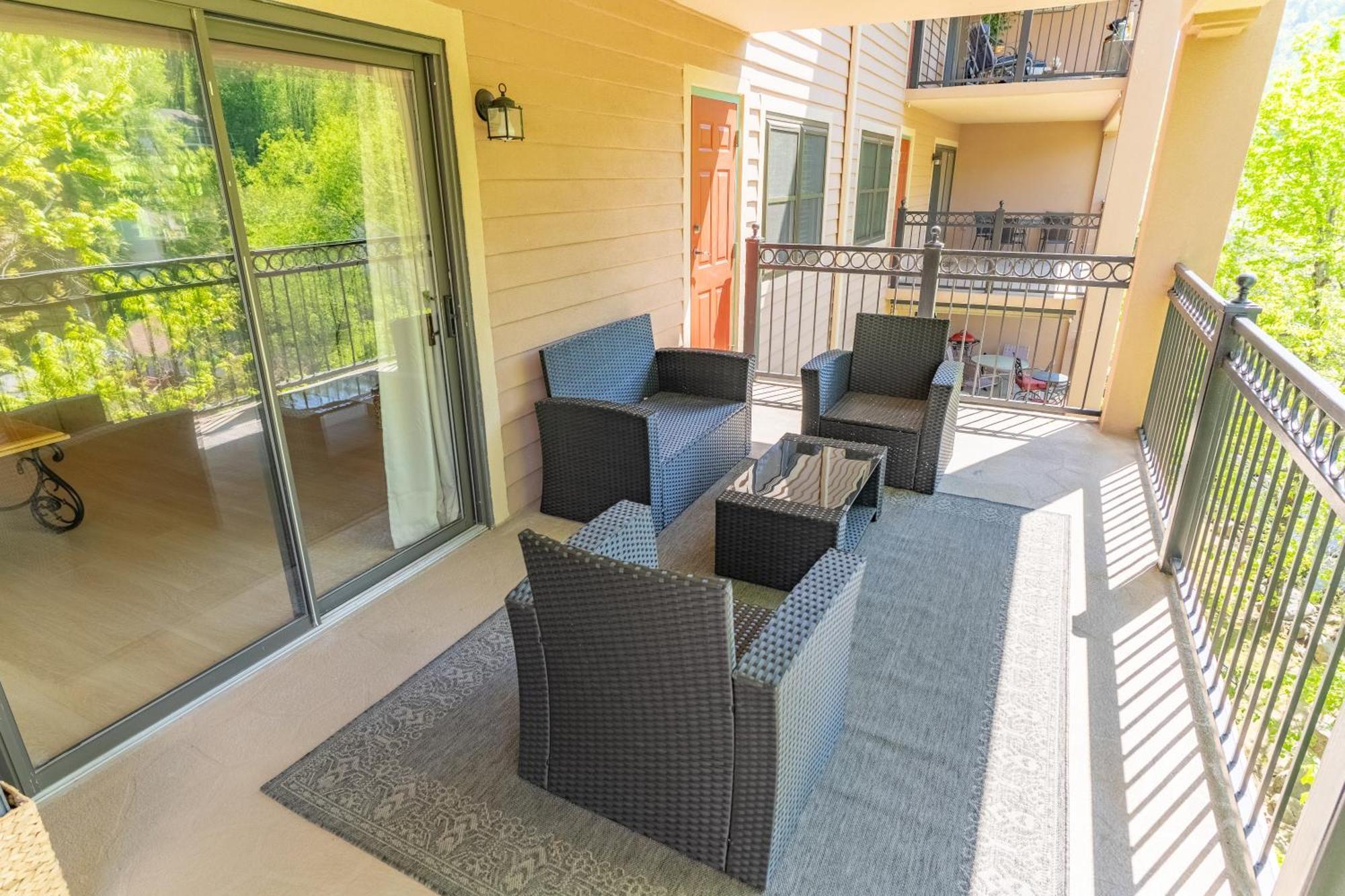 Luxurious Condo, Pool, Fireplace, Hiking 개틀린버그 외부 사진