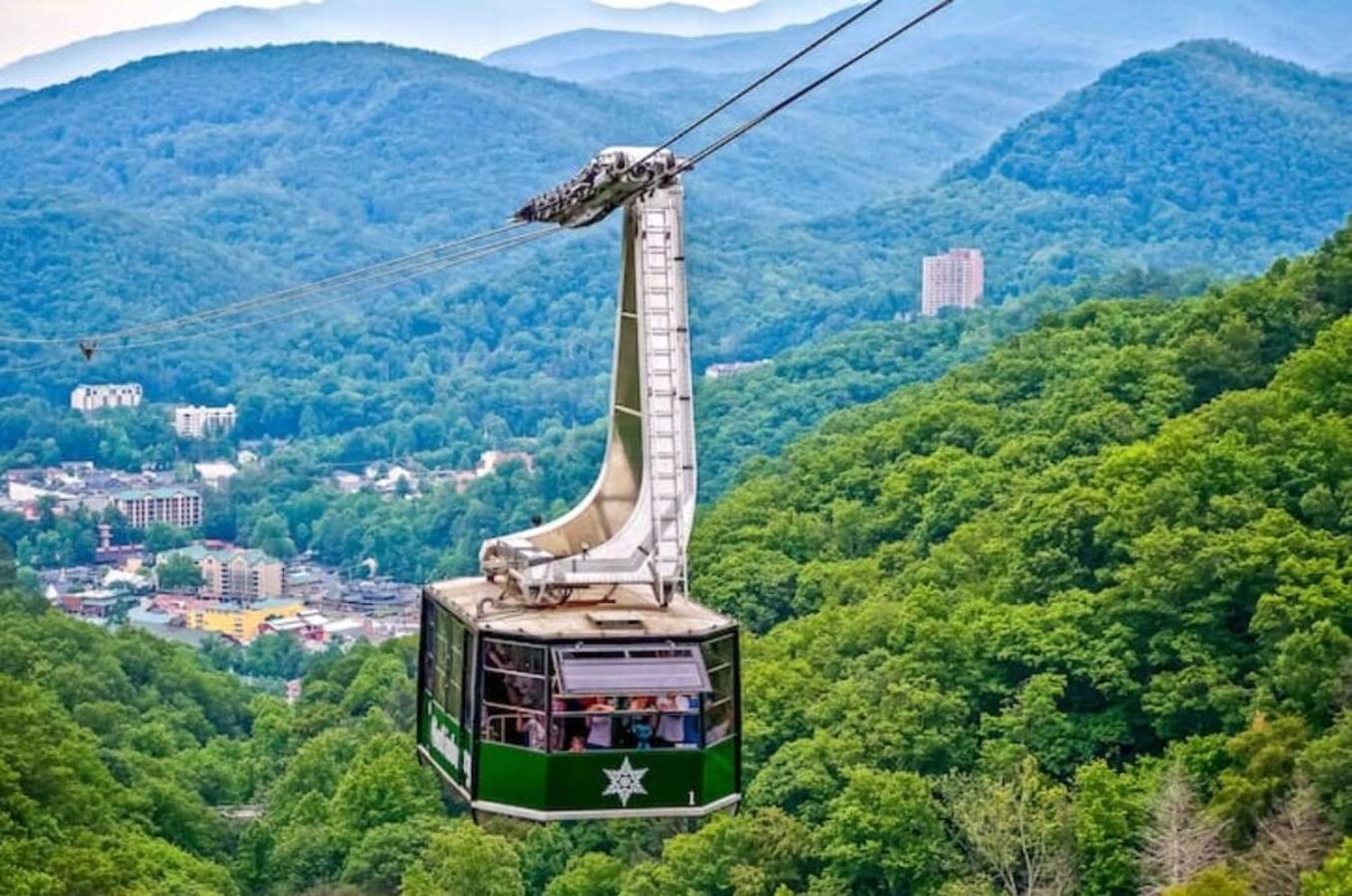 Luxurious Condo, Pool, Fireplace, Hiking 개틀린버그 외부 사진
